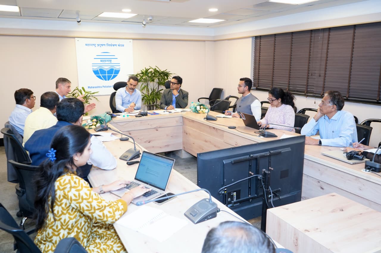 Professor Michael Greenstone, Milton Friedman Distinguished Service Professor in Economics at the University of Chicago, visited the Maharashtra Pollution Control Board (MPCB) and held an engaging and insightful discussion with the Hon’ble Chairman and the Member Secretary.