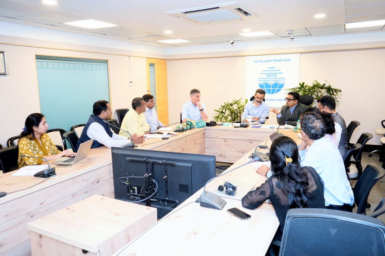 Professor Michael Greenstone, Milton Friedman Distinguished Service Professor in Economics at the University of Chicago, visited the Maharashtra Pollution Control Board (MPCB) and held an engaging and insightful discussion with the Hon’ble Chairman and the Member Secretary.