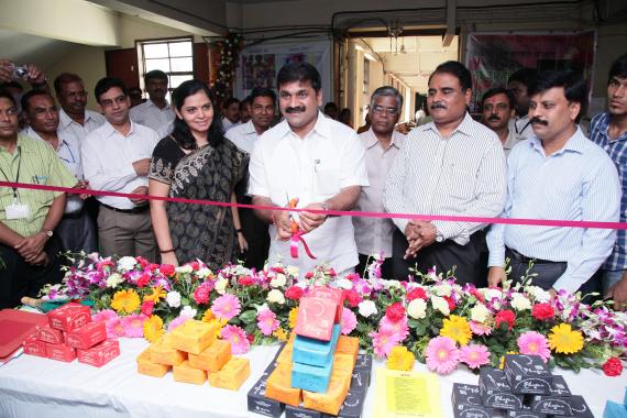 Hon.shri Sachin Ahir,State Environment Minister, Govt.of Mah. inaugurated the sales stall show causing Eco-friendly Natural colors at Mantralaya, Mumbai.
